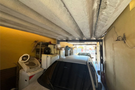 Casa com salão comercial, á venda, em São Carlos-SP.