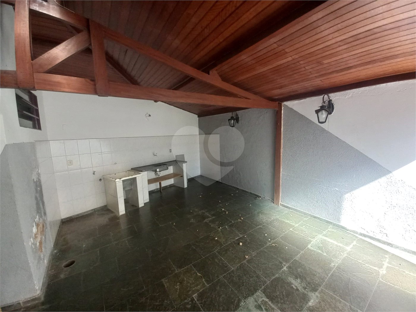 Casa térrea para venda ou locação no Parque Estancia Suíça.