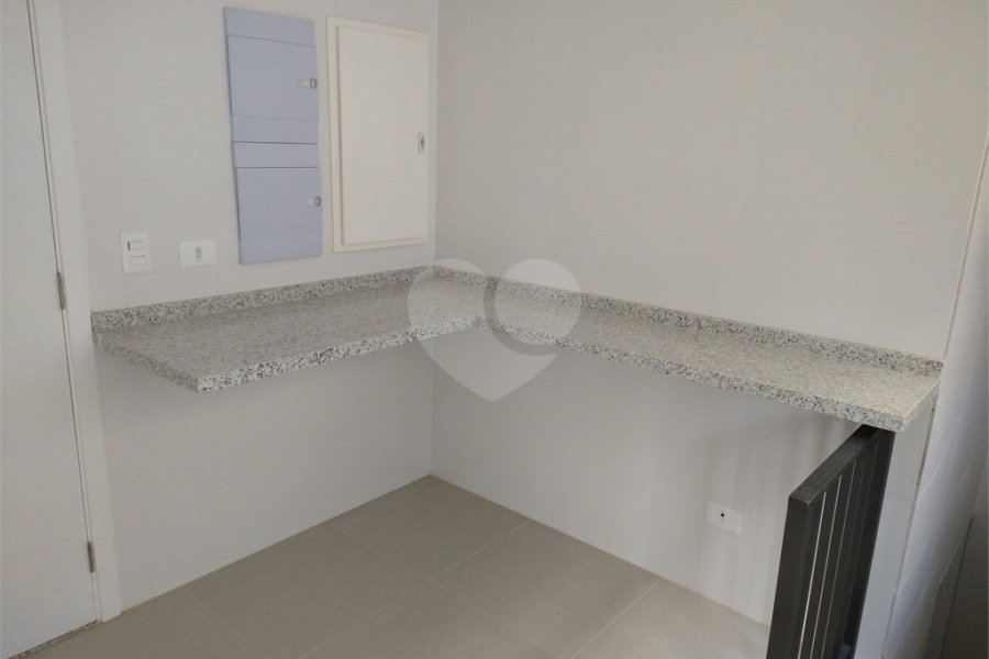 Condomínio de casas de alto padrão em estilo Neoclássico Francês