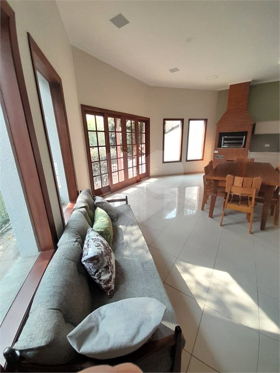 3 AMPLAS SUITES MAIS ECRITORIO MUITO VERDE E AMPLO QUINTAL