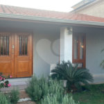 Casa à venda e locação no Condomínio Monte Alegre com 04 suítes.