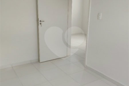 Apartamento no Condomínio Parque dos Manacás.