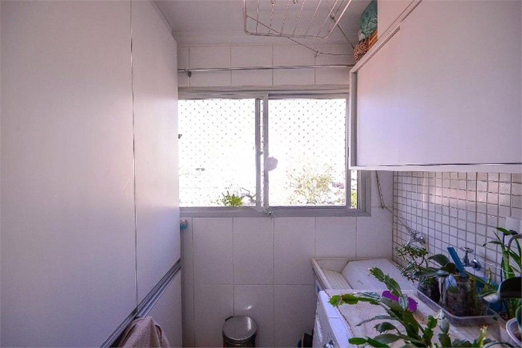 Oportunidade Apartamento mobiliado á venda na saude com 60m² com 2 dorm e 2 vaga. Aceita e estuda Permuta ( sujeito a avaliação).