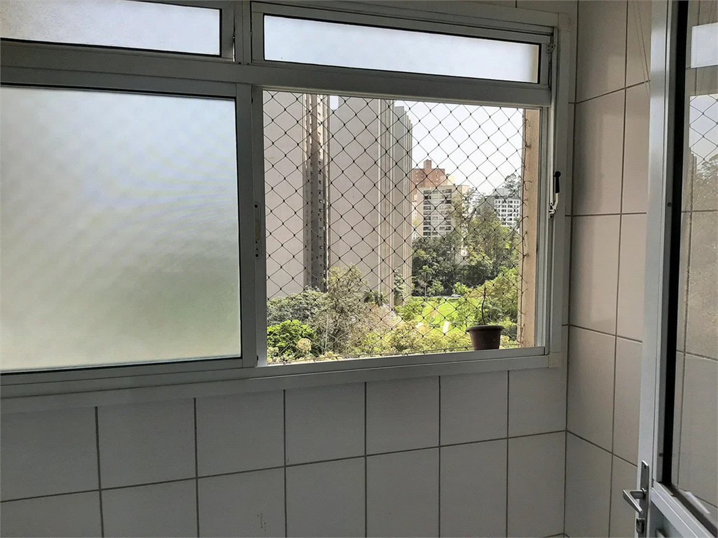 Apartamento à venda ou para alugar com 3 quartos, sendo 1 suíte, em Vila Suzana, São Paulo, SP