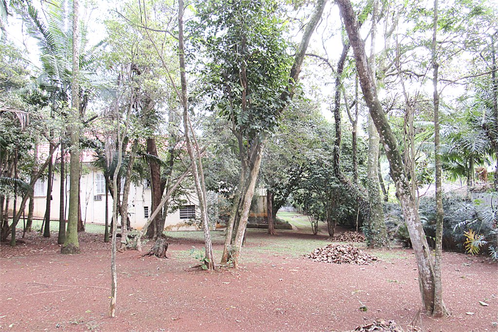 Casa à venda com 4 quartos, sendo 2 suítes,  no condomínio Chácara Flora, São Paulo - SP