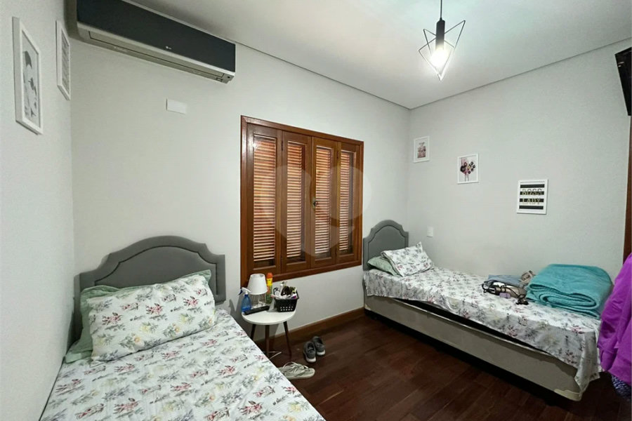 Casa à venda e locação no Condomínio Monte Alegre com 04 suítes.