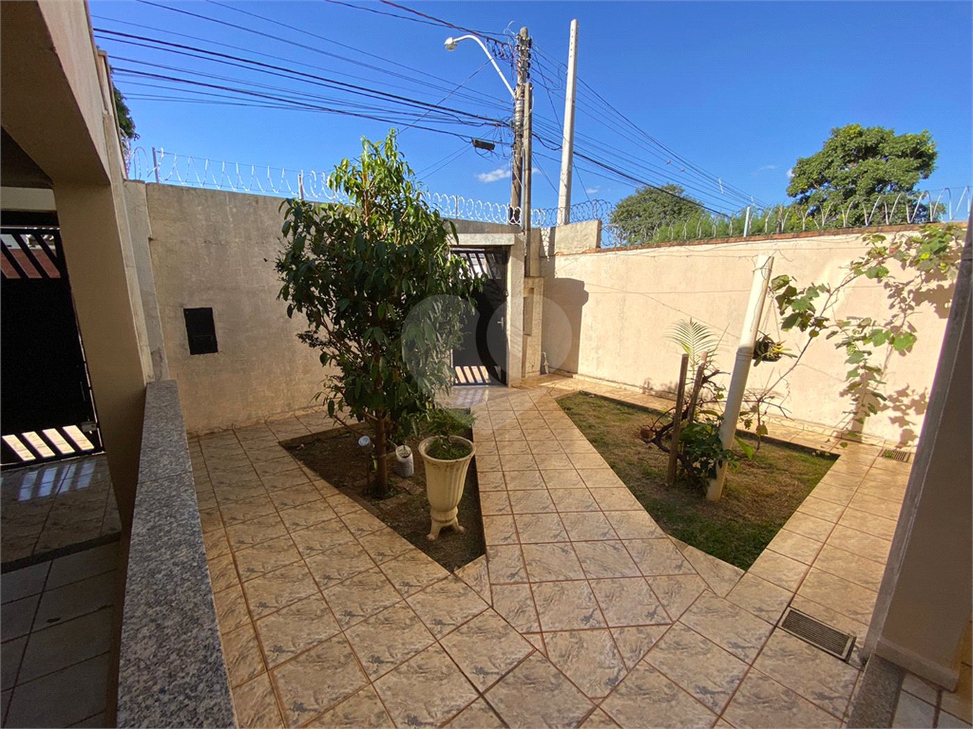 Casa/sobrado para venda com piscina no Santa Felícia Jardim