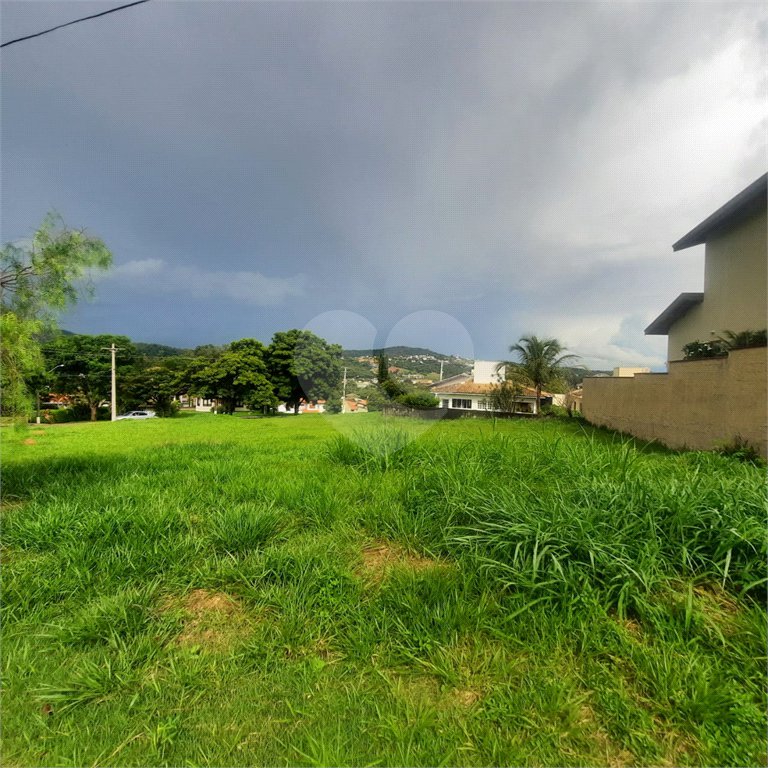 Lindo terreno de 450m², localizado no Condomínio Vilaggio Caprirccio