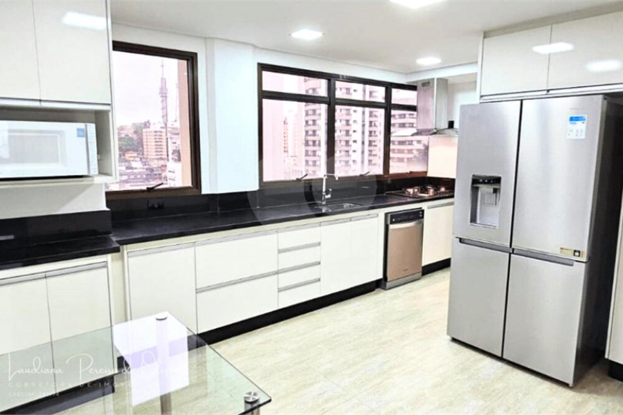Apartamento à Venda com 210m² com 3 dormitórios e 3 vagas em Perdizes - Estuda permuta .