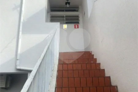 Casa comercial com 300m², 5 quartos, 2 vagas, para locação no Campo Belo!
