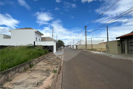 Terreno à venda no Jardim Embaré