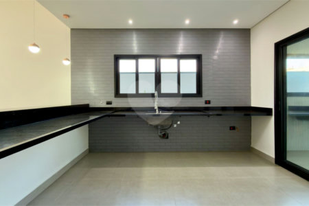 Casa térrea 3 dormitórios (3 suítes), espaço gourmet, piscina, 2 vagas garagem, condomínio fechado com ampla área lazer