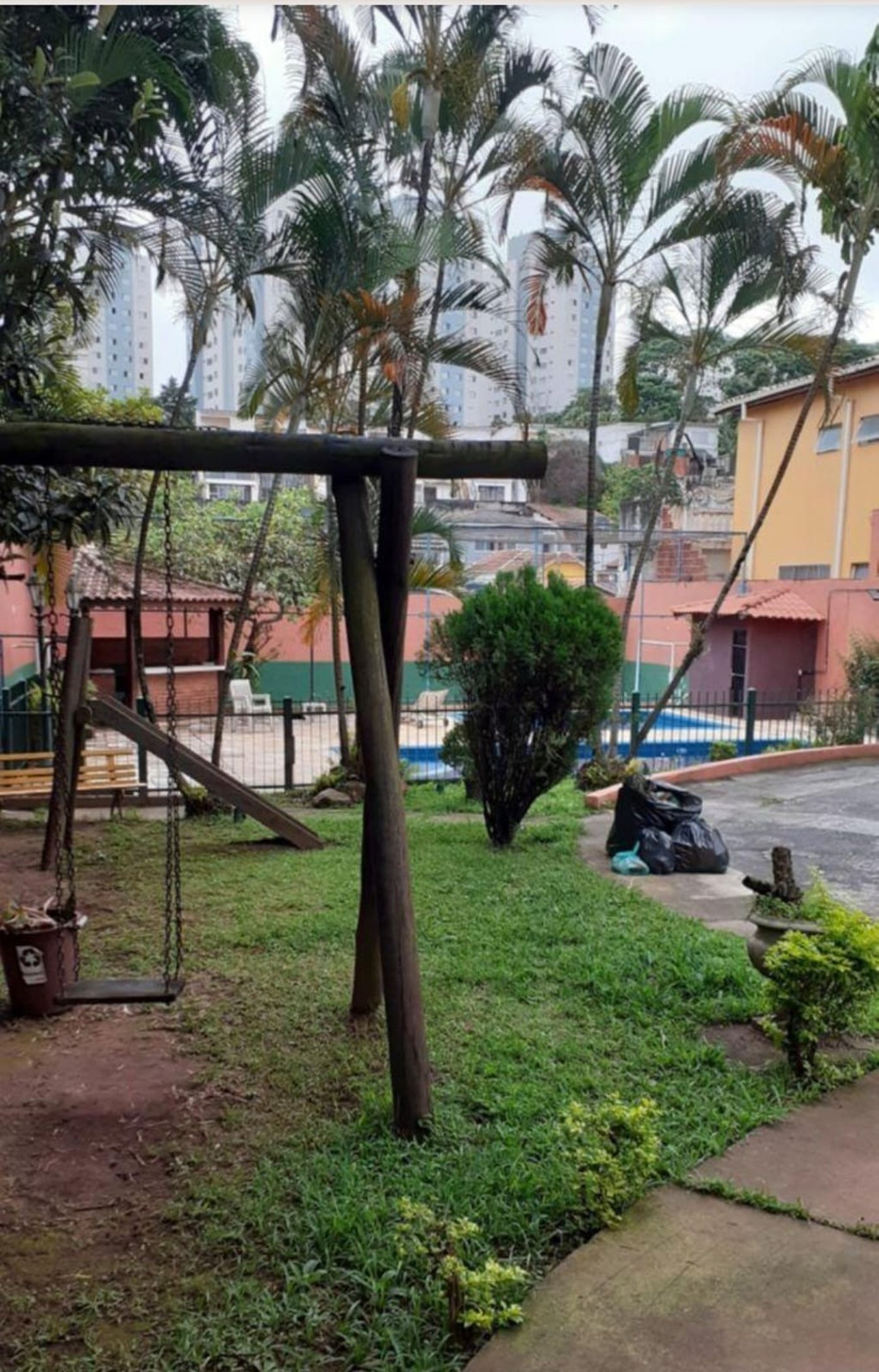 Sobrado espaçoso e completo em condomínio fechado no Bonfiglioli!