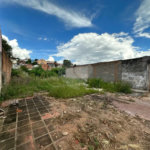 Terreno residencial com vocação comercial à venda no bairro Jaraguá. - 300 m² - 10x30 + acesso a área verde (50 m²)