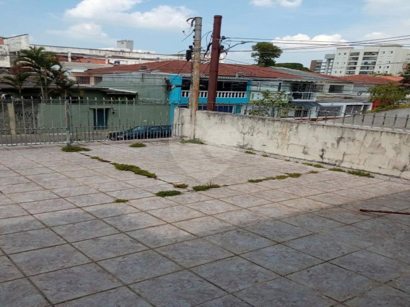 Exccelente imóvel totalmente reformado com 03 Dormts, 01 Suíte e 02 vagas.