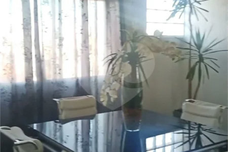 Sobrado de 242 m² com 3 Suítes e 4 Vagas de Garagem no Ipiranga