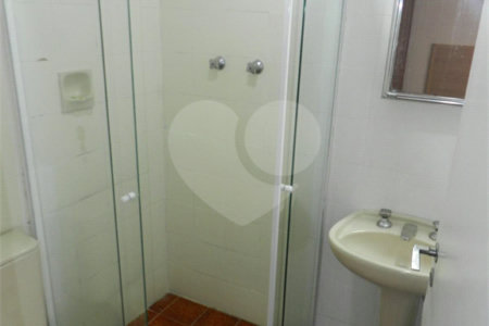 Apartamento mobiliado na Bela Vista de 36m² com 1 vaga de garagem.