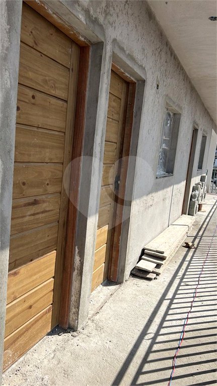 Apartamento muito bem localizado.