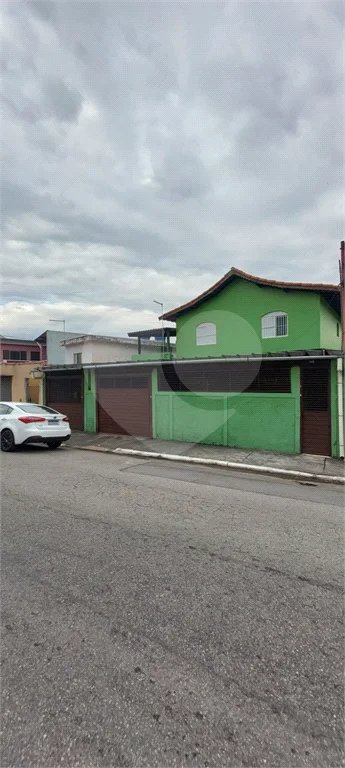 Sobrado espaçoso em São Miguel Paulista com 5 dormitórios e 5 vagas.
