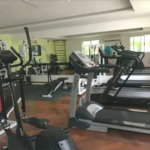 Linda casa em condomínio fechado – conforto, espaço e sofisticação!