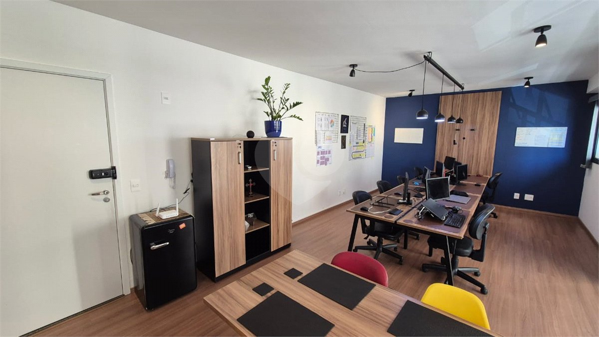 Sala Comercial moderna bem localizada .