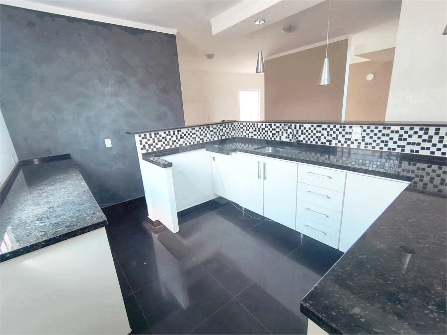 Casa com Suíte Master, Closet, Piscina e Espaço Gourmet Próxima ao Parque Ecológico- 03 quartos -com quintal
