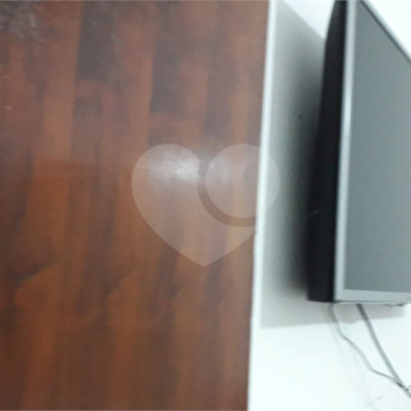 Casa térrea com 3 dormitórios, sendo 1 suíte.