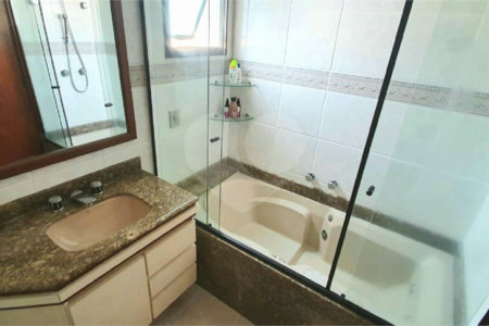 Apartamento à venda no Planalto Paulista de 147m² com 3 suítes e 3 vagas.