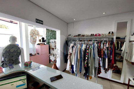Casa residencial com ponto comercial a venda no Centro
