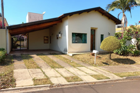 Casa Térrea no Condomínio Damha I,