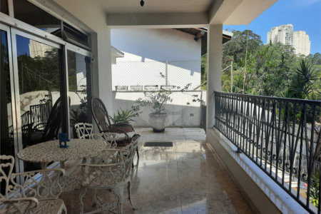 Casa com 4 quartos e 3 suítes com ótimo lazer no Jardim Marajoara