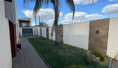 Sobrado à venda com 4 quartos, sendo 1 suíte,  em Jardim Embaré, São Carlos, SP