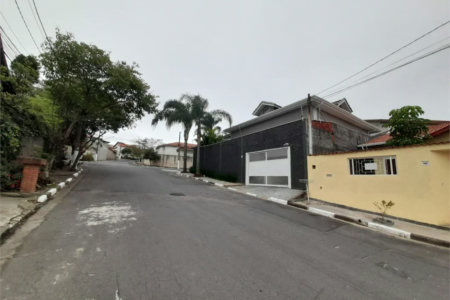 Casa à venda com 4 quartos, sendo 1 suíte, em City Bussocaba, Osasco, SP