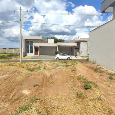Lote à Venda em São Carlos, no Condomínio Villeneuve I