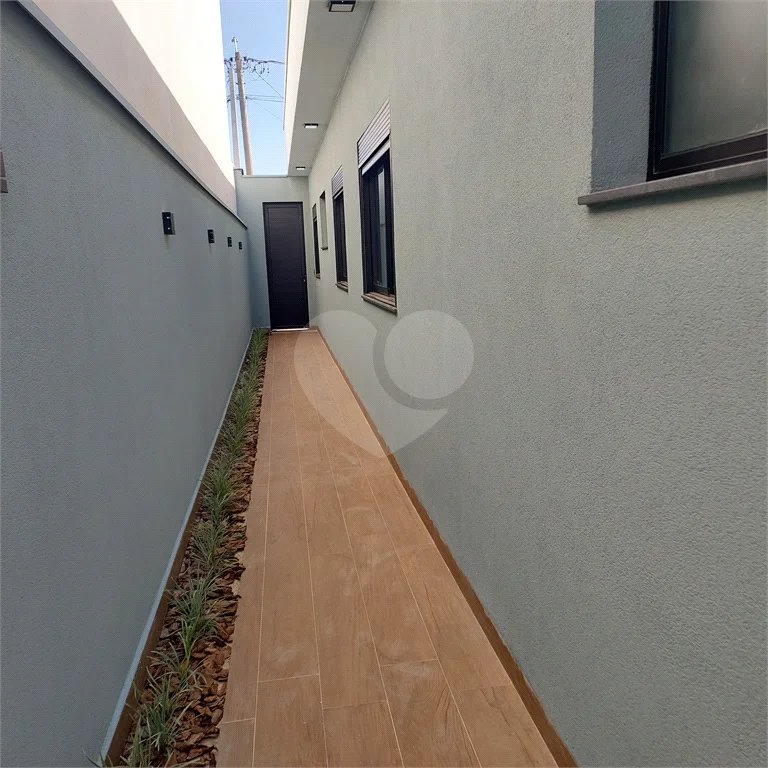 Casa térrea em condomínio fechado com 3 dormitórios sendo 1 suíte em Piracicaba-SP.