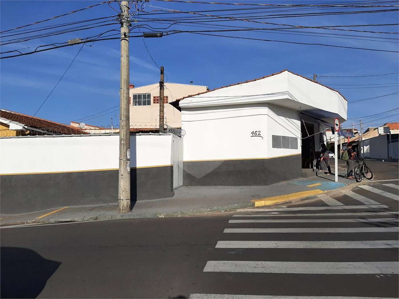 Casa com Salão Comercial no Aracy