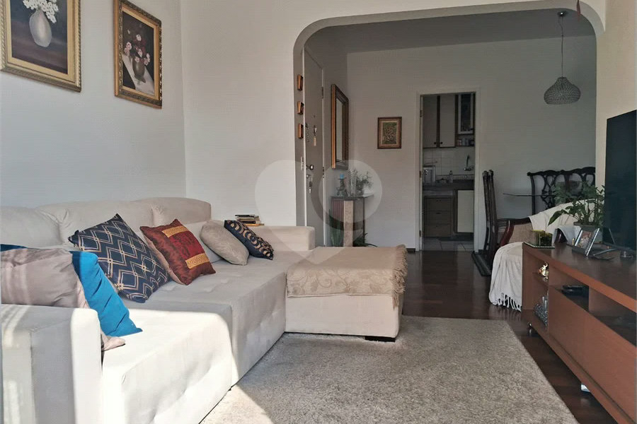 Prédio com portaria 24 horas, e lazer. Apartamento com 3 dormitórios, uma suíte, 2 vagas de garagem