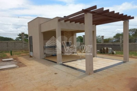 Terreno plano no Condomínio Villeneuve, com 250,00 m² de área total.
