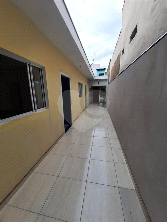 Casa Térrea com 2 dormitórios.