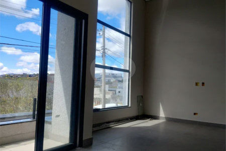 Casa em Atibaia com 3 dormitórios (1 suíte), sala 2 ambientes, piscina, 2 vagas de garagem, aceita financiamento