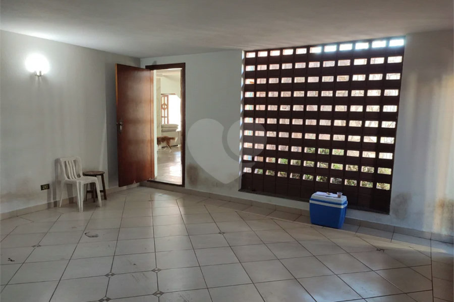 Casa Espetacular com Piscina e Churrasqueira à Venda na Vila Rezende