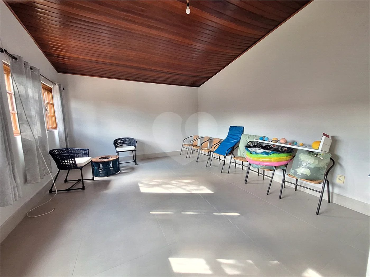 Casa para alugar com 3 quartos, sendo 1 suíte,  no condomínio Estância Marambaia, Vinhedo - SP