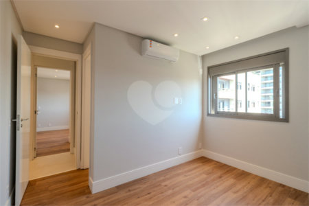 Apartamento para venda em Moema com 3 quartos, sendo 3 suítes, 2 vagas, 149 m²