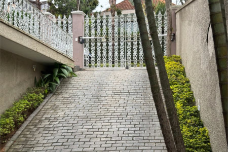 Sobrado à venda com 4 quartos, sendo 3 suítes, em Interlagos, São Paulo, SP