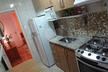Apartamento no Condomínio Residencial Ipê I .
