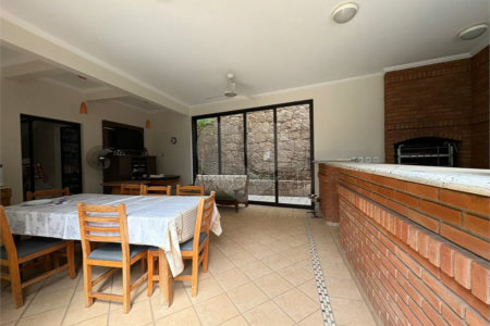 Casa a Venda no Condomínio Vista Alegre - Sede em Vinhedo/SP