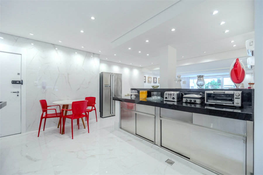 Apartamento à venda com 2 quartos e 3o reversível, no Baixo Jardins