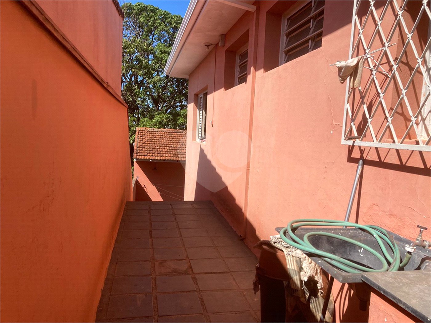 Vende-se excelente casa próxima ao Centro
