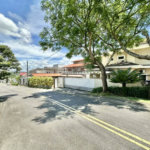 Casa em condomínio Impecável, 4 dorms / 2 suítes, varanda gourmet, piscina, 3 lareiras