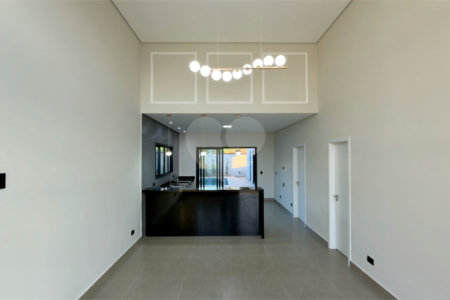 Casa térrea 3 dormitórios (3 suítes), espaço gourmet, piscina, 2 vagas garagem, condomínio fechado com ampla área lazer